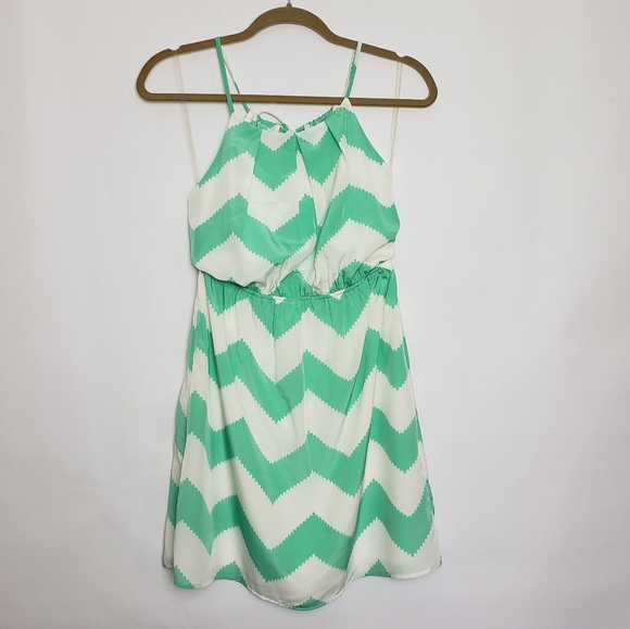 Alya Dresses & Skirts - Francesca's Chevron Mint White Sleevele Dress